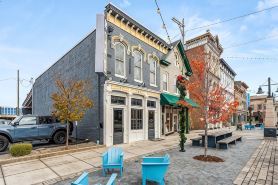 The Betty - Entire rental unit in New Albany, Indiana Sleeps 8