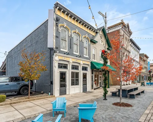 The Betty - Entire rental unit in New Albany, Indiana Sleeps 8 Hotels in Floyd County