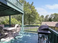 POOL! Hot Tub, Lake, and LOCATION! Hiking, Adventures or Relaxation Hoteles en Municipio de Penn Forest