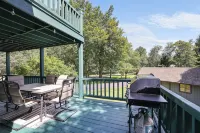 POOL! Hot Tub, Lake, and LOCATION! Hiking, Adventures or Relaxation