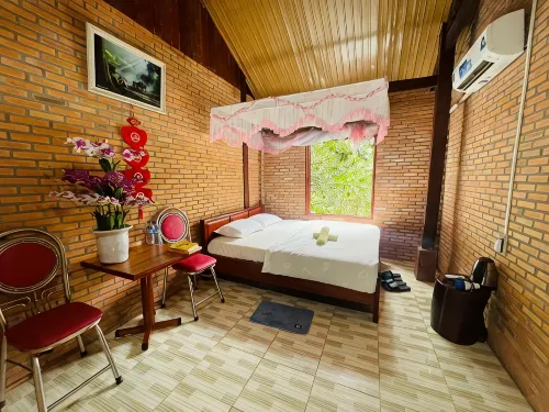 Forest Side Ecolodge