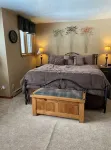 Lakeside, Ski Condo with Amazing Views, Quiet, Family-Friendly - spa