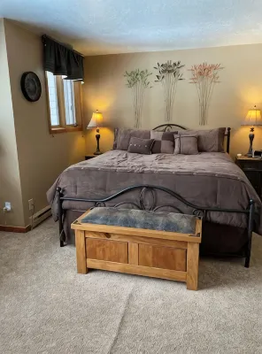 Lakeside, Ski Condo with Amazing Views, Quiet, Family-Friendly