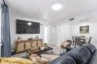 Cozy Modern Apartment - Near Shands & VA - Condos