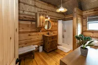 Hill Country Getaway - Cozy Stonewall Retreat Near Wineries & Fredericksburg
