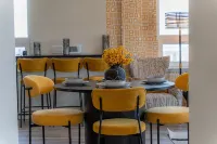 Bright & Bold Escape with NYC Views+Free Parking. Sleeps 9+2Baths! 20% Off 7days - Apartments