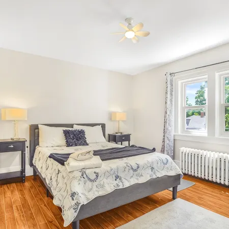 Your home away from home in Thorold, ON - Niagara Falls Отели в г. Торолд