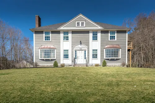Beautifully Remodeled Colonial Charmer - 3 Bed, 2 Bath Near Tuscan Village! - 무료 와이파이