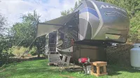 Cozy RV with AC and WiFi in Marvelous Metaline - 3 tähden