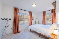 Whispering Willow Retreat - Hot Tub & Fire Pit, 14Min to NRG - 4-Star