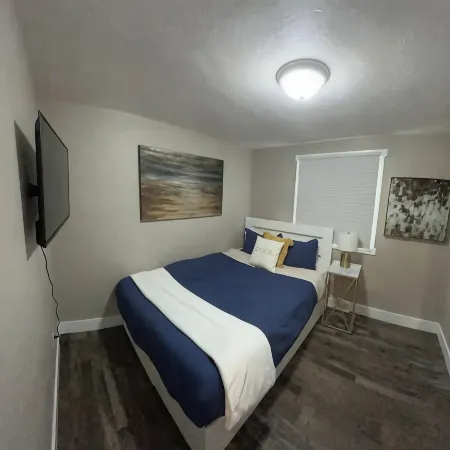 Cozy Home .5 miles from Lambeau Field