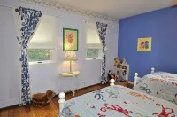 Large Cozy Home Pool/Pond! 5 Br., 4 Baths. Sleeps 11, Pvt. Quiet, Grill, Firepit - Homestays