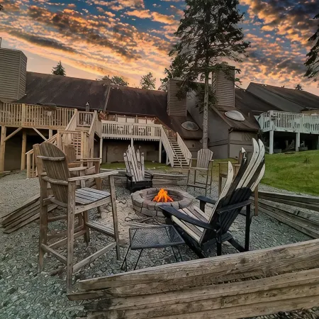 Just minutes from Beech Mtn Ski Resort /Townhome /Fire Pit & Fireplace / Pets OK