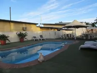 Sun Palms Motel - parking