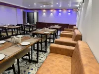 Hotel Chariot Inn - 停車場