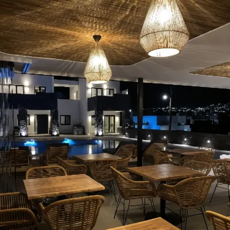 Onyx Hotel & Suites