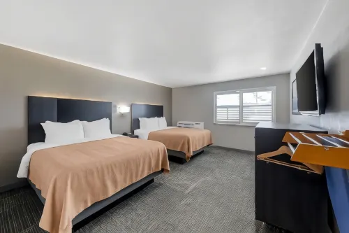 Quality Inn Kettleman City near Hwy 41 - parking