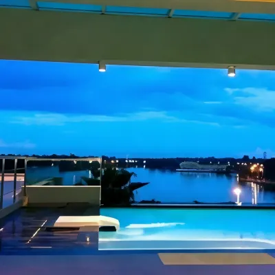 The Beverly Hills Hotel Отели рядом с достопримечательностью «Аквапарк Boong Ta Lua»