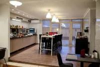 Triple M Hotel - Desayuno