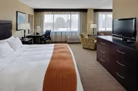 Radisson Hotel Freehold - parking