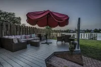 Riverside Tiny Home Retreat - 주방