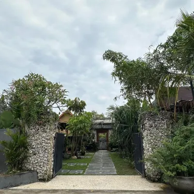 Teluk Menjangan Bali Hotel dekat Goa Maria Palasari, Bali