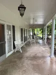 LA BELLE MAISON - Beautiful 1850 Historical home just across from Lions Park!
