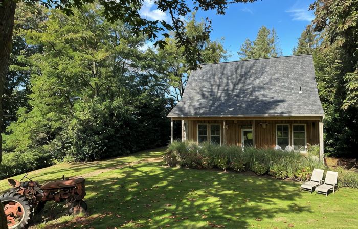 Simple Living at Luxurious, Modern Farmhouse on Bainbridge Island. Dogs ok.