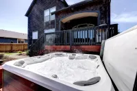 Newly Remodeled 3 Bedroom with Hot Tub! - 3-Star
