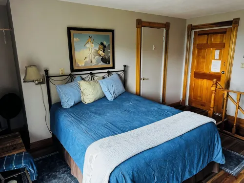 Peaceful and Serene w/ Hot Tub and View - 3-Star