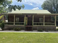 Charming 3-Bedroom 5 Bed Hottub Cabin WiFi in Scenic Seneca Rocks West Virginia - Feriehus