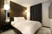 Royal Hotel Jeongeup - 停車場