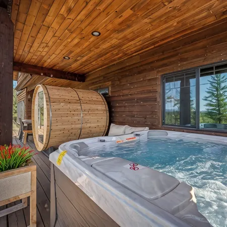 Mountain Top Retreat: Hot Tub, Sauna, Fire Pit, Seclusive 5 acres, Sunset Views