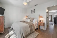 Closest Stay to Downtown Mt Dora - Renovated - Walk Everywhere - 5-Star Reviews - Boutique