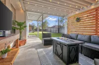 Beautiful Home with Amazing Back Patio.  3Br / 2BTH - Sleeps 8.