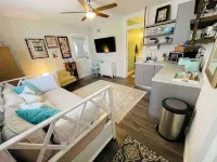 Coastal Chic Suite w/ Kitchenette & Private Entrance - Condos