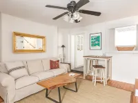 Saint Davids Cottage: Walk to Train, Main Street in the heart of Manayunk Hotels near Cliveden
