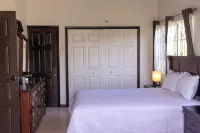 PERFECT FOR LARGE GROUPS-EXCELLENT LOCATION, MINUTES FROM EVERYTHING. - Bintang 2