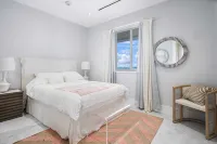 *NEW* Oceanfront apartment steps away from Baha Mar - 3-Star
