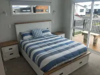 Brand new Holiday Home 400m From Beach - Homestays