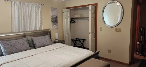 Charming 2-bedroom condo with WiFi, AC in delightful Canton