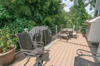 Divine Getaway- King Bed Master Suite Near DC - Wifi