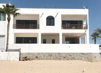 Brandnew beachfront apartment! Great view, private balcony, large shared terrace - ห้องครัว