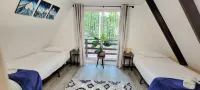 Stylish A-Frame w/ Hot Tub, Firepit, Arcade Games, EV Charger, Fireplace - 小木屋