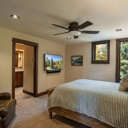 Beautiful Sun Valley Lodge II Penthouse, Sleeps 8 with Amazing Views of Baldy