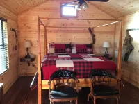 Romantic Ava Haus CABIN. 3 minutes to Main!See our other 4 Ava Haus rentals! - 샬레 호텔