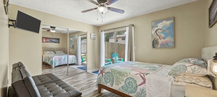 2BR Retreat close to beach with private backyard Hotels in St. Augustine Beach