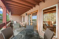 Vista Serenity: Cozy Kiva, mountain views, 3 minutes from downtown - con vistas a la montaña