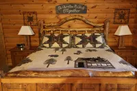 Log Cabin  Pool, Wooded, Secluded,Jacuzzi, WiFi, Nature Trails,1 Mile from Sdc - Chalets