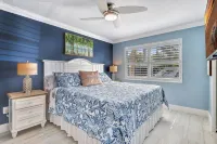 1st Floor by Pool, Beach and 3rd St. S Coffee Shops, Restaurants and Farmer Mkt - Private Pools